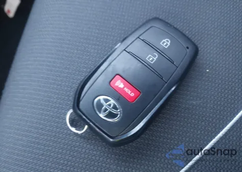 2024 Toyota Corolla Cross Le из США, поврежденный, VIN 7MUCAABG8RV119330